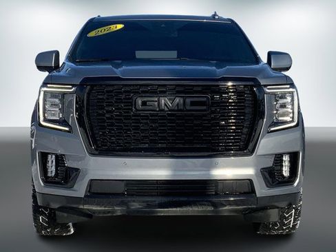 Used 2023 GMC Yukon XL SLT image 2