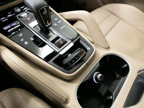 Certified 2023 Porsche Cayenne AWD/4WD image 29