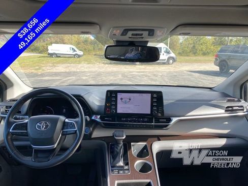 Used 2022 Toyota Sienna XLE image 15