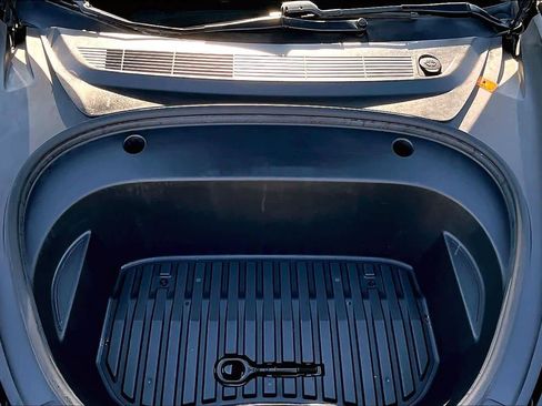 Used 2021 Tesla Model 3 Performance image 32