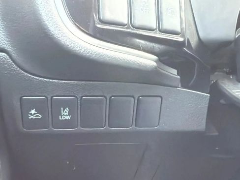 Used 2020 Mitsubishi Outlander AWD image 15