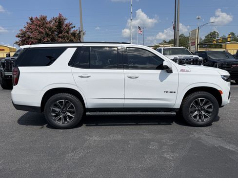 Used 2023 Chevrolet Tahoe Z71 w/ Luxury Package AWD/4WD image 12