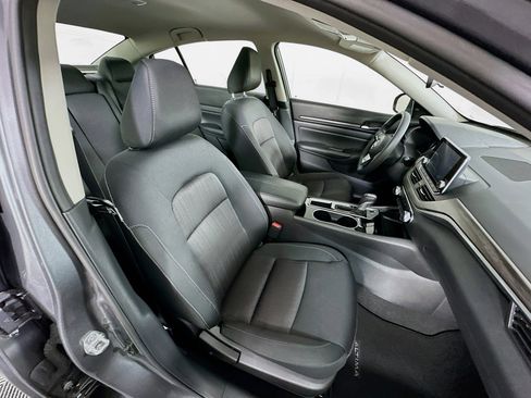 Used 2024 Nissan Altima 2.5 SV FWD image 29