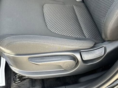 Used 2025 Kia Sportage LX image 15