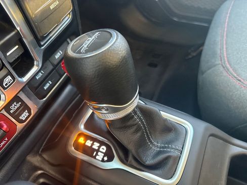 Used 2024 Jeep Gladiator Rubicon w/ Technology Group image 17