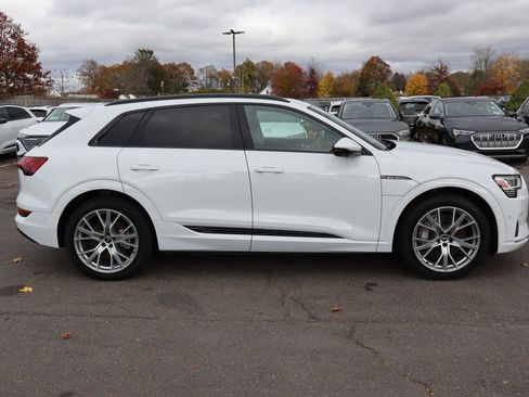 Used 2021 Audi e-tron Prestige w/ Prestige Package image 4