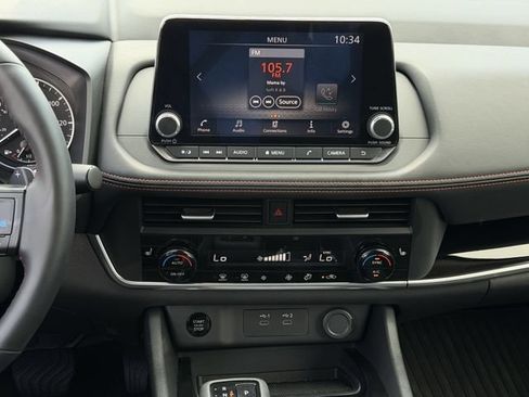 Used 2025 Nissan Rogue SV AWD/4WD image 17