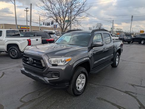 Used 2023 Toyota Tacoma SR image 5