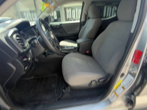 Used 2017 Toyota Tacoma SR w/ SR Convenience Package RWD image 9