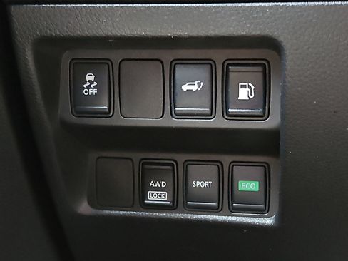 Certified 2018 Nissan Rogue SV image 21