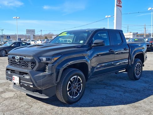 Certified 2025 Toyota Tacoma TRD Sport image 3