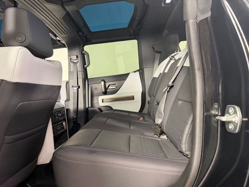 Used 2025 GMC Hummer EV 2X image 29