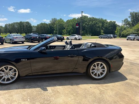 Used 2024 Ford Mustang GT Premium RWD image 13