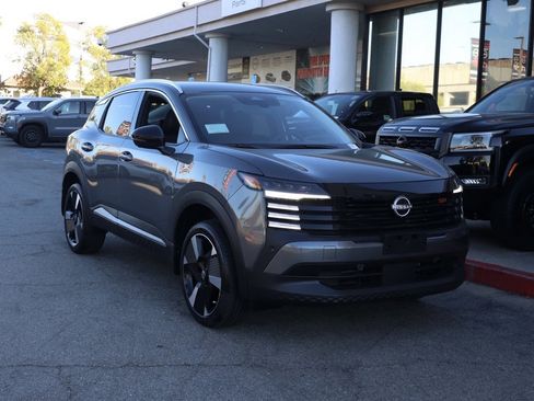 New 2026 Nissan Kicks SR image 2