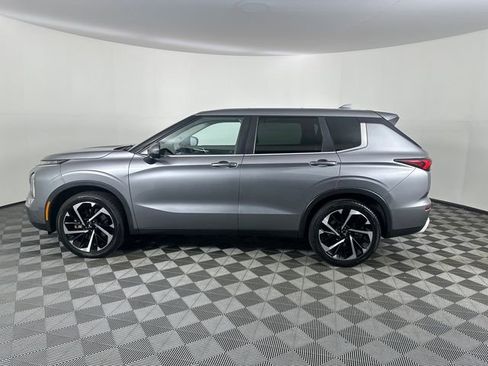 Used 2022 Mitsubishi Outlander SE AWD/4WD image 3