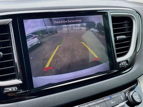 Used 2023 Chrysler Pacifica Touring-L FWD image 13