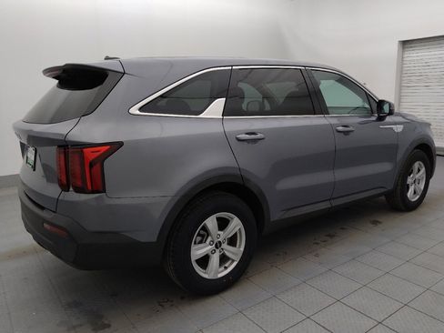 Used 2023 Kia Sorento LX image 10