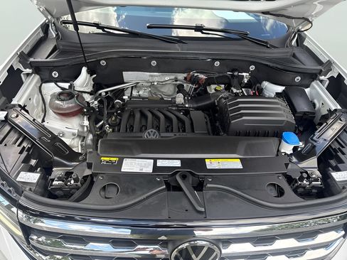 Used 2023 Volkswagen Atlas SEL AWD/4WD image 16
