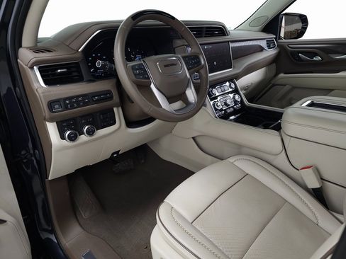 Used 2023 GMC Yukon Denali w/ Advanced Technology Package image 18