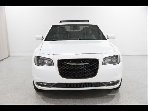 Used 2016 Chrysler 300 S w/ 300S Premium Group image 2