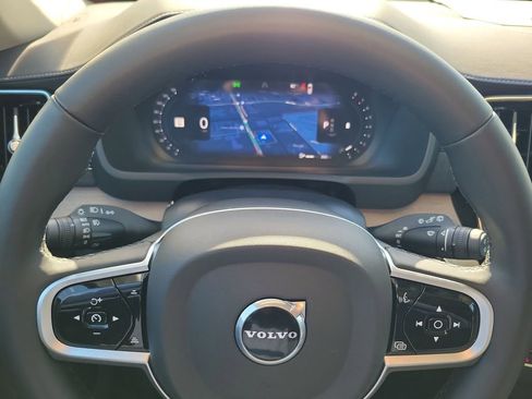 Certified 2025 Volvo XC90 B5 Plus image 25