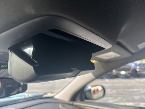 Used 2025 Chevrolet Traverse LT image 38