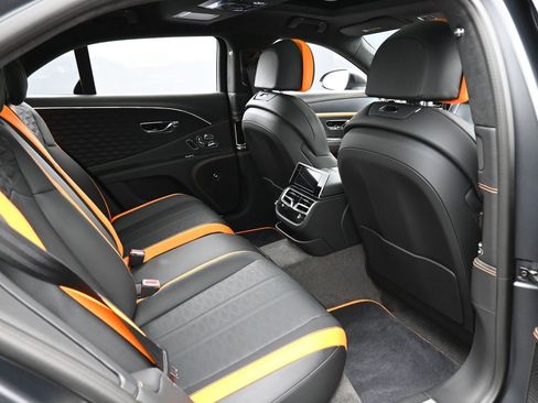 Used 2025 Bentley Flying Spur Plug-In Hybrid image 31