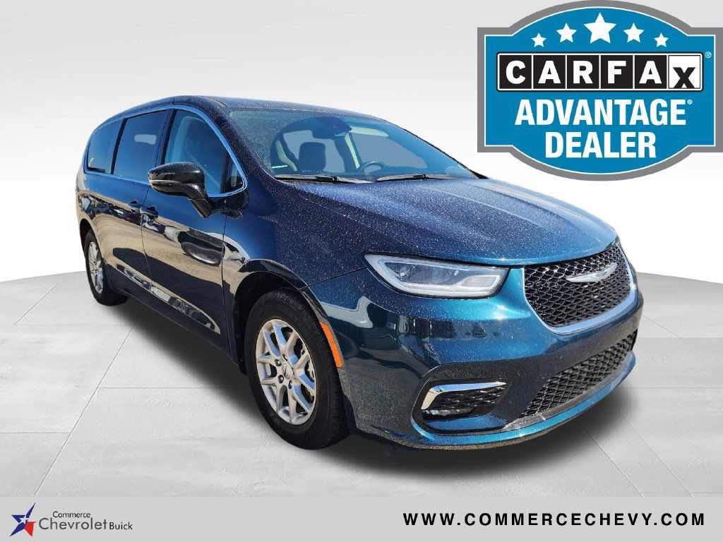 Used 2024 Chrysler Pacifica Touring-L FWD image 1
