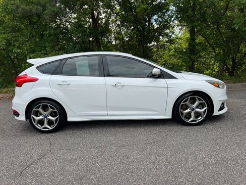 Used 2016 Ford Focus ST FWD image 3