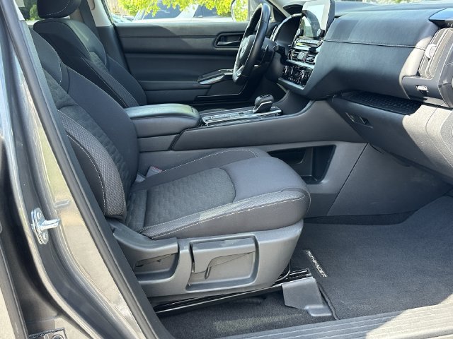 Certified 2025 Nissan Pathfinder SV FWD image 15
