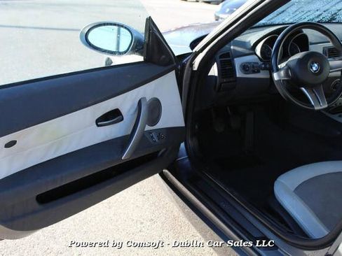Used 2003 BMW Z4 2.5i image 9