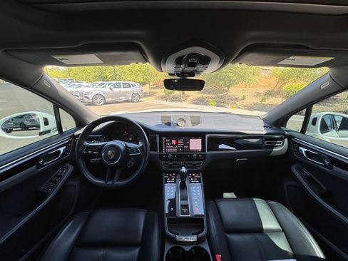 Used 2024 Porsche Macan AWD/4WD image 20