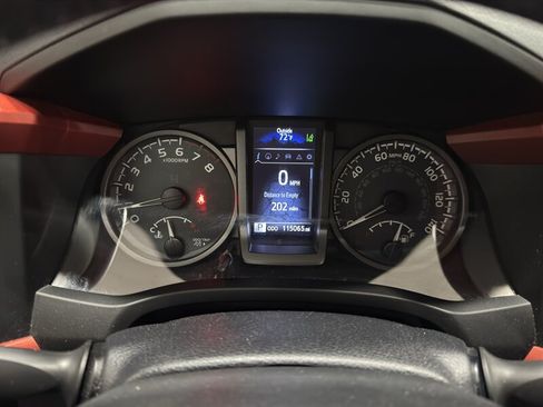 Used 2018 Toyota Tacoma TRD Sport AWD/4WD image 5