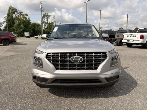Used 2025 Hyundai Venue SEL FWD image 9