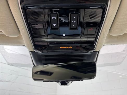 Used 2023 Land Rover Range Rover SE image 12