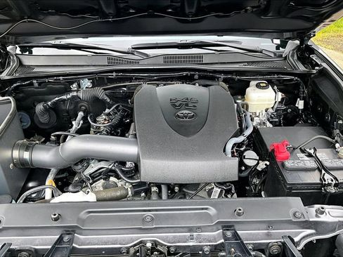 Used 2023 Toyota Tacoma TRD Off-Road AWD/4WD image 30