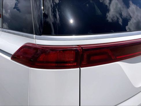 Used 2023 Kia Carnival LX FWD image 20