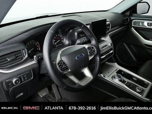 Used 2022 Ford Explorer XLT w/ Equipment Group 202A image 4
