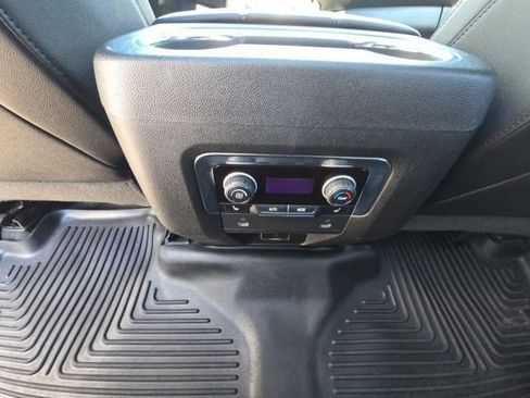 Used 2022 Chevrolet Tahoe Z71 w/ Luxury Package image 16