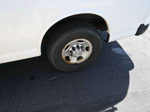 Used 2014 Chevrolet Express 3500 RWD image 12