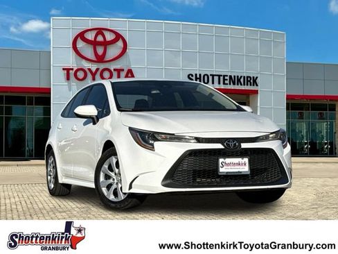 Used 2022 Toyota Corolla LE FWD image 1