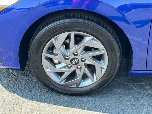 Used 2024 Hyundai Elantra SEL image 11