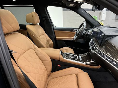 Certified 2024 BMW X7 xDrive40i w/ M Sport Package image 24