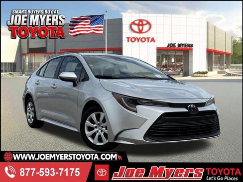 Used 2025 Toyota Corolla LE FWD image 1