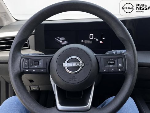 Used 2025 Nissan Kicks S FWD image 8