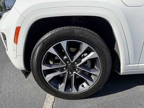 Used 2022 Jeep Grand Cherokee Overland w/ Advanced Protech Group III AWD/4WD image 47
