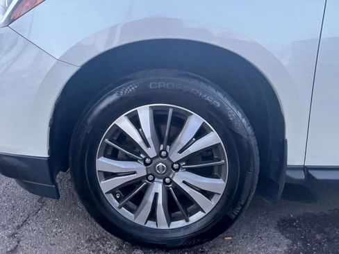 Used 2017 Nissan Pathfinder SL image 5