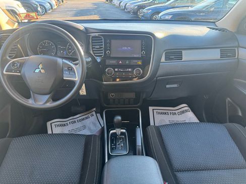 Used 2018 Mitsubishi Outlander ES image 11