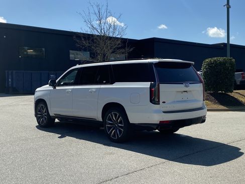 Used 2022 Cadillac Escalade ESV Sport w/ Touring Package image 15