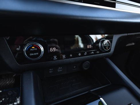 Used 2023 Mitsubishi Outlander SE image 16